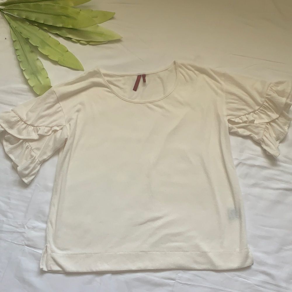 𝅺🌟LOVE Scarlett Split Hem Ruffle Sleeves Top🌟